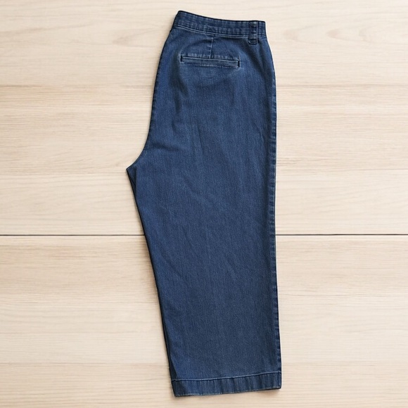 L.L. BEAN CAPRI 18W. CLASSIC FIT. MEDIUM RISE BLUE DENIM CAPRIS. FLEX WAIST. - Picture 5 of 12